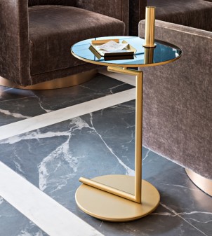 Magazine side table with tabletop in glass