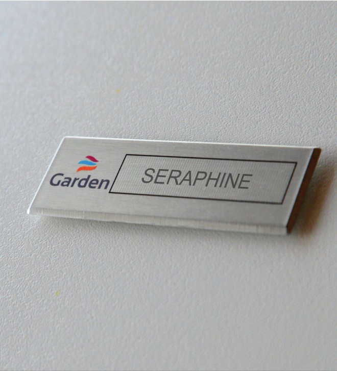 Magnetic name tag